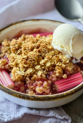 Easy Rhubarb Crisp