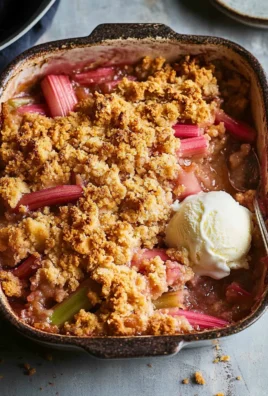Old-Fashioned Rhubarb Crumble