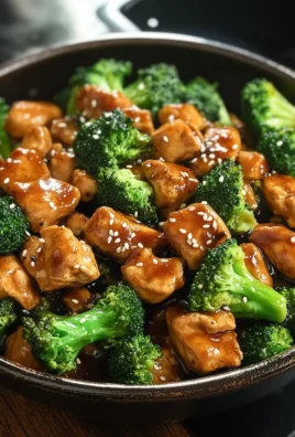 Chicken and Broccoli (Chinese Takeout Style) 25 Chicken and Broccoli (Chinese Takeout Style)